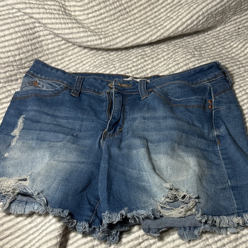 Ymi mid rise “wanna betta butt” Jean shorts
